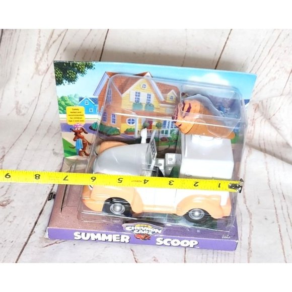 Vintage TheChevron Cars Summer Scoop Toy Ice Cream Truck with Opening Doors - Picture 15 of 16